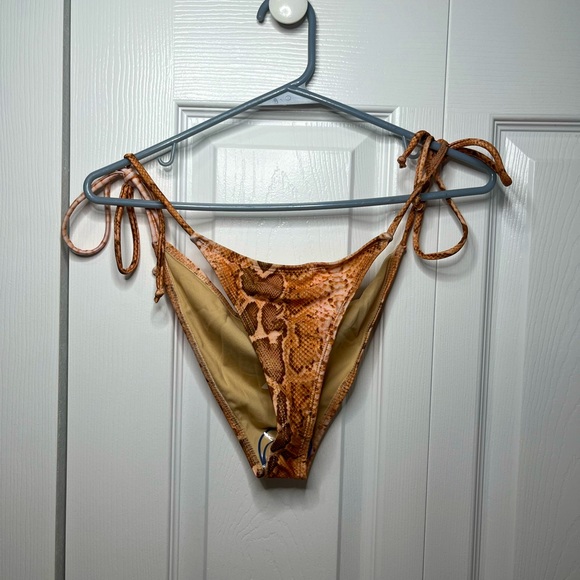 FASHIONNOVA brown snake print bikini - Picture 4 of 7